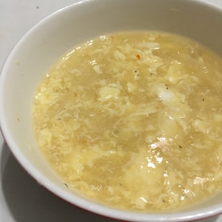 ホッと温まる…卵のピリ辛中華スープ